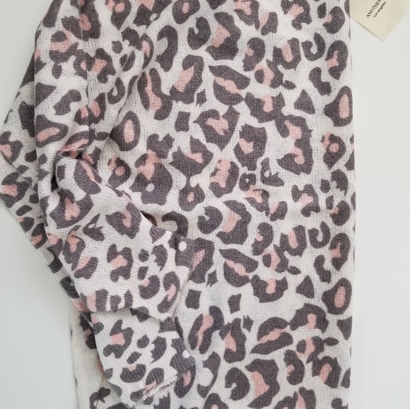 Leopard Print Pullover - Picture 3 of 5